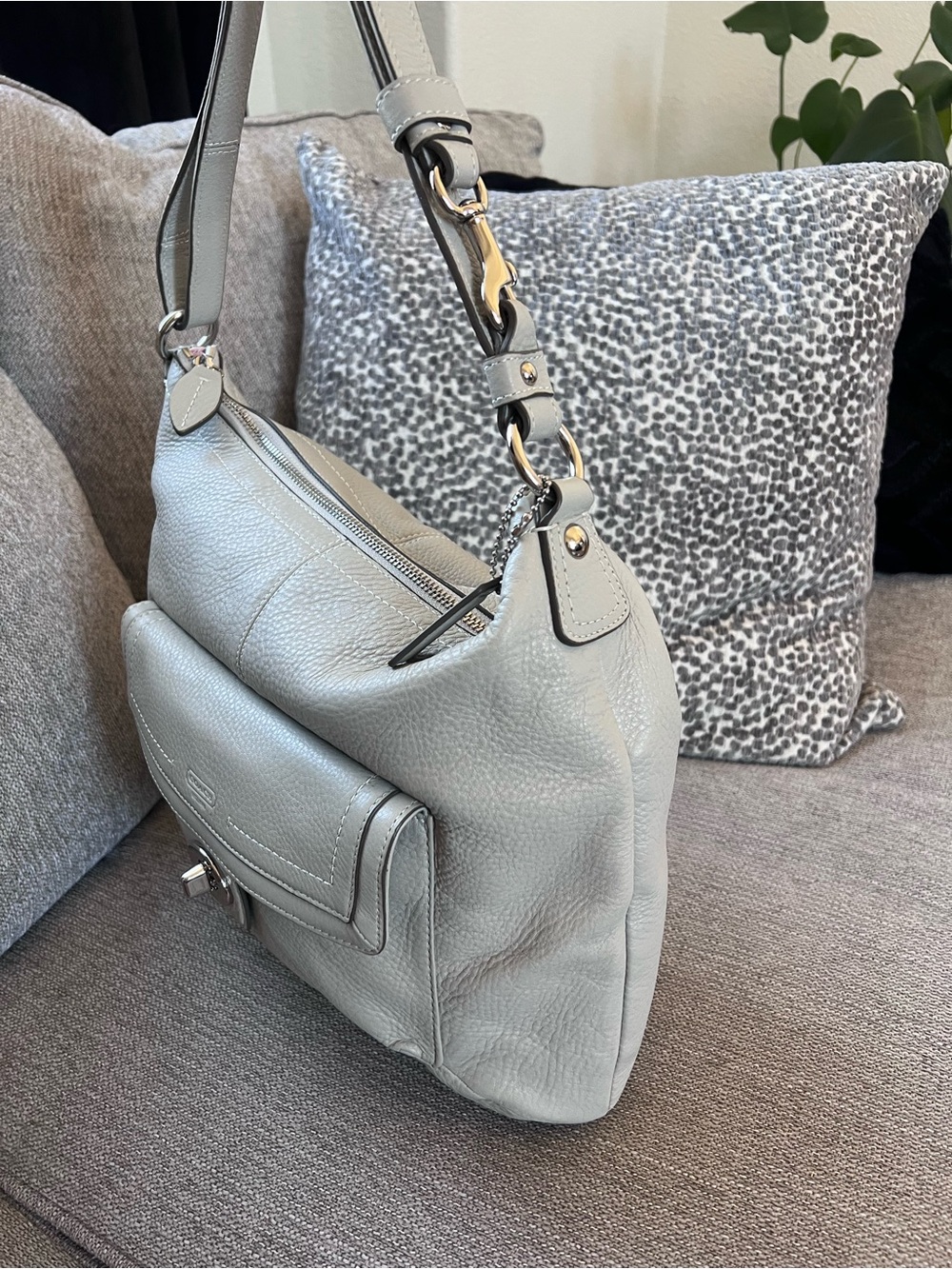 Coach Vintage Legacy Courtenay Hobo Bag Silver Hardware in Light Gray - Picture 6 of 9